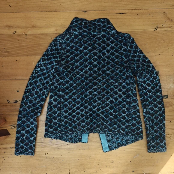 Krimson Klover Black and Blue Patterned Sweater - Picture 5 of 8